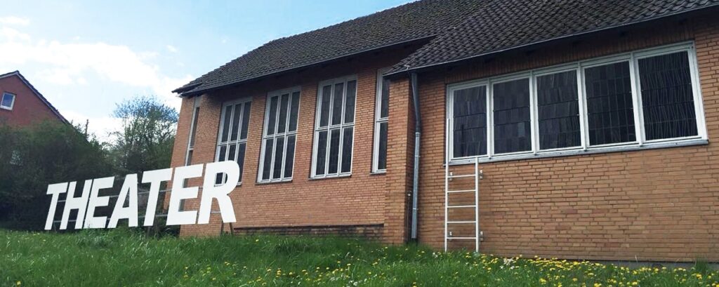 Harlekin Theater Frechen, Haus am Bahndamm mit neuem Schriftzug