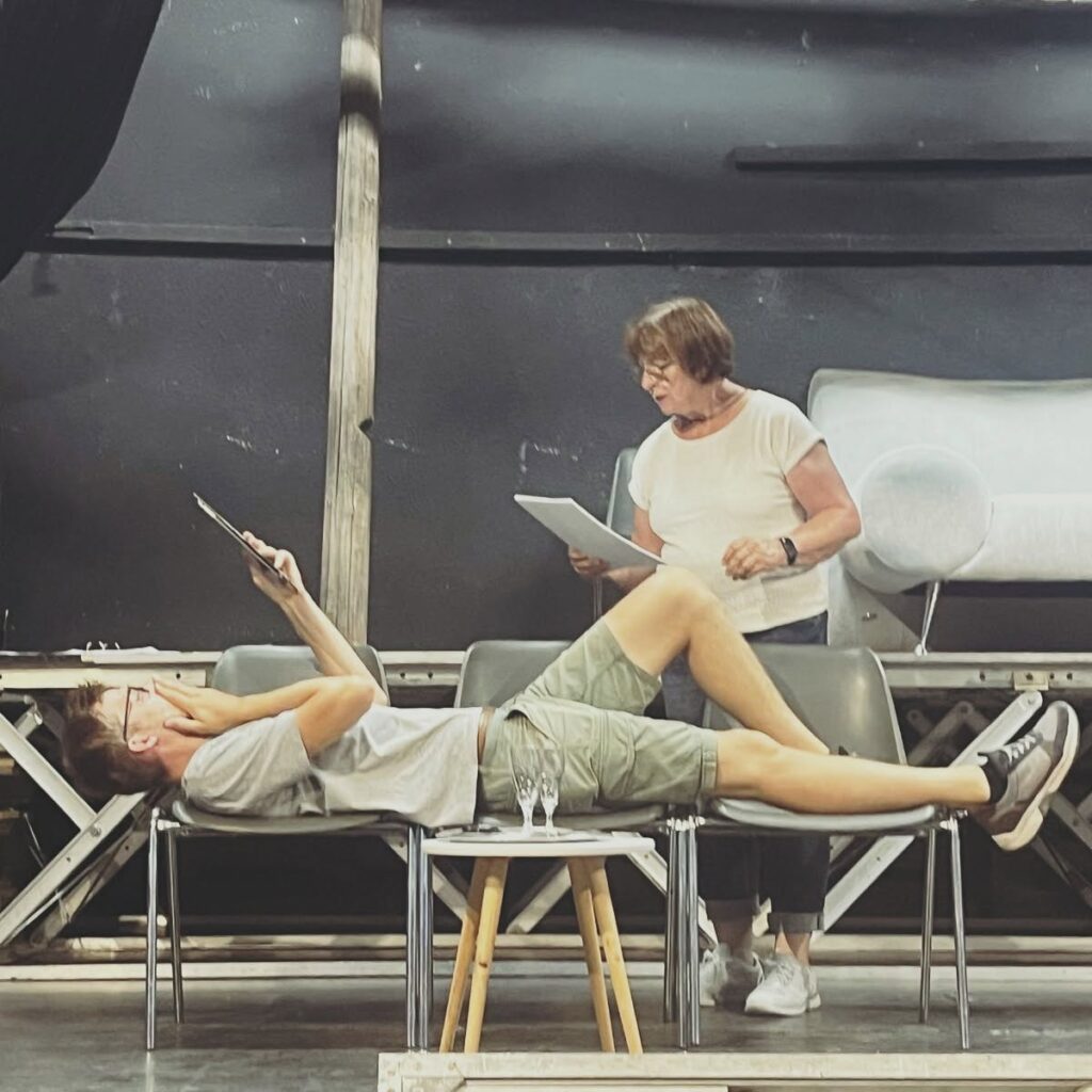 Probe zu DER ENKELTRICK im Harlekin Theater